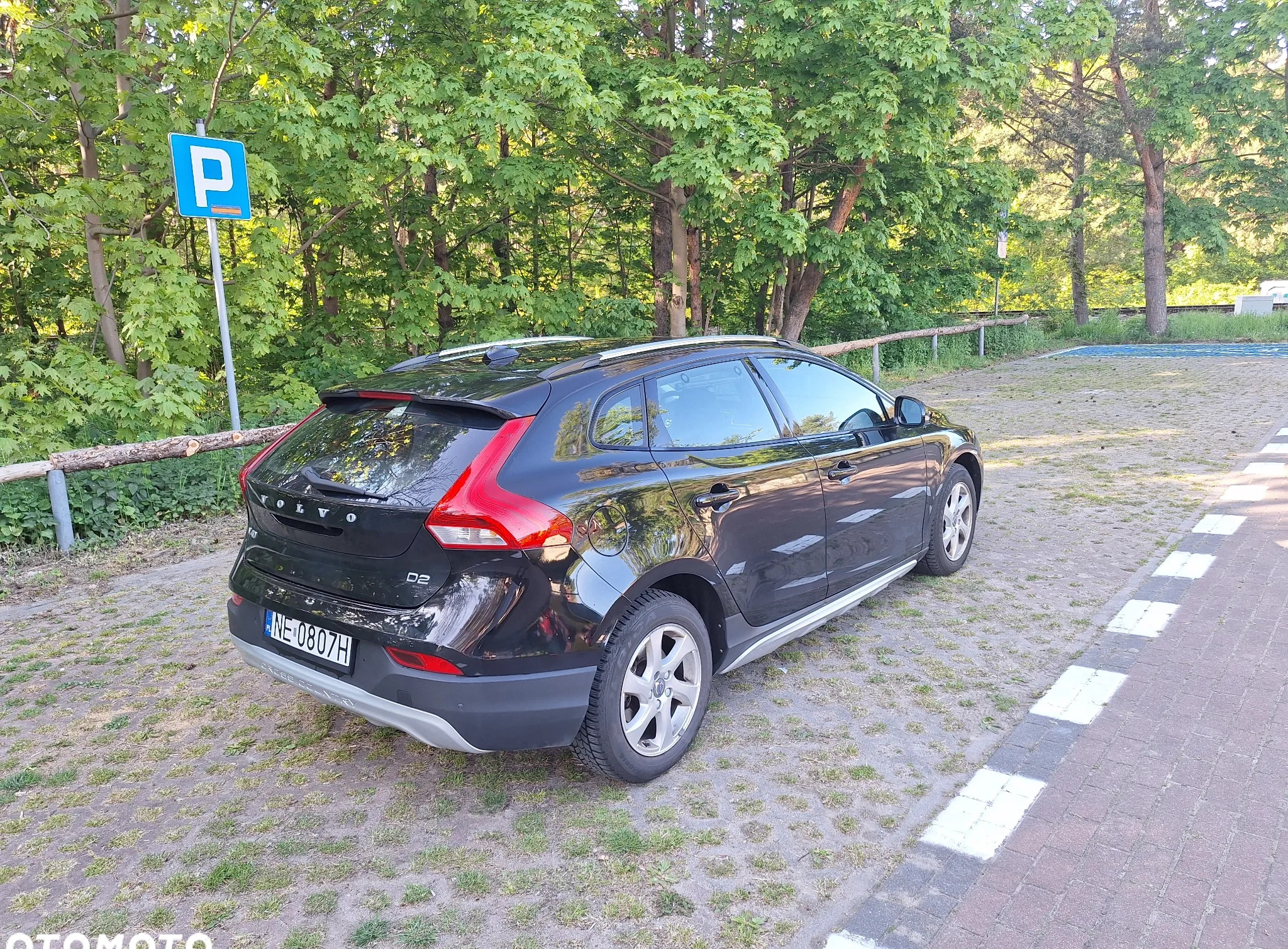 Volvo V40 cena 56900 przebieg: 132000, rok produkcji 2016 z Gdynia małe 254